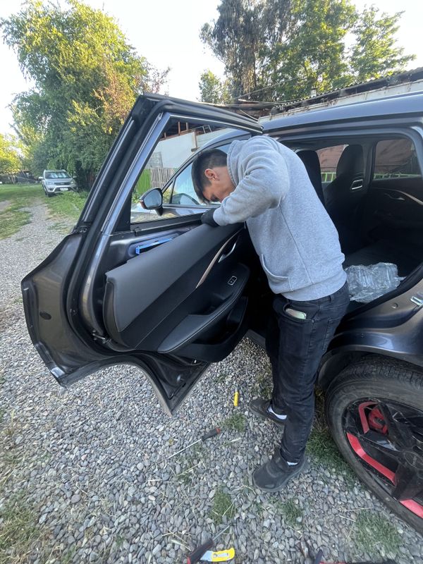 Instalación profesional de vidrios de puertas para autos en Santiago de Chile